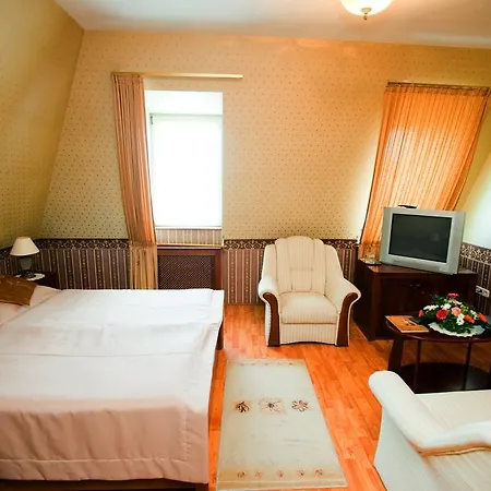 Aparthotel Goecsej Palatinus Etterem Es Panzio Zalaegerszeg
