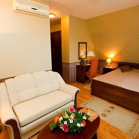 Goecsej Palatinus Etterem Es Panzio Aparthotel