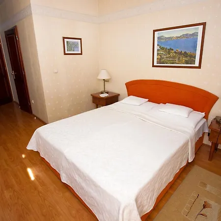 Goecsej Palatinus Etterem Es Panzio Aparthotel Zalaegerszeg