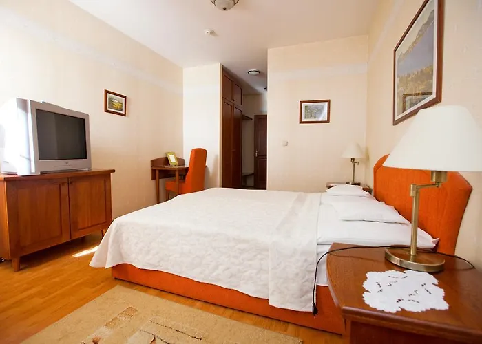Goecsej Palatinus Etterem Es Panzio Apart Otel