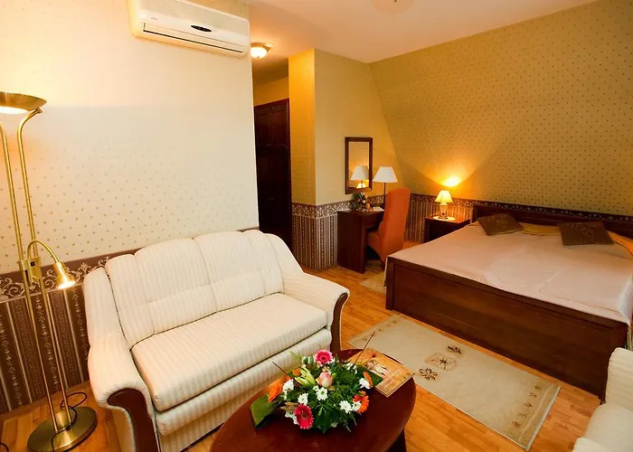 Goecsej Palatinus Etterem Es Panzio Apart Otel