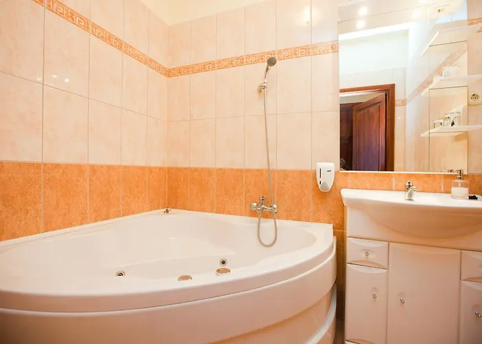 Goecsej Palatinus Etterem Es Panzio Apart Otel