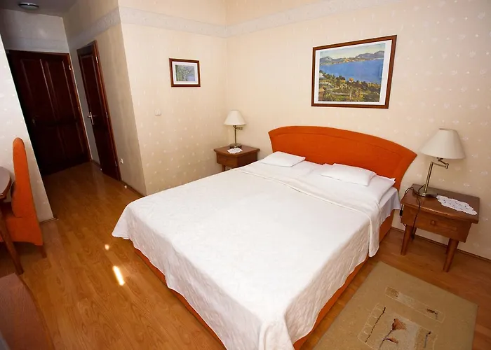 Goecsej Palatinus Etterem Es Panzio Apart Otel Zalaegerszeg